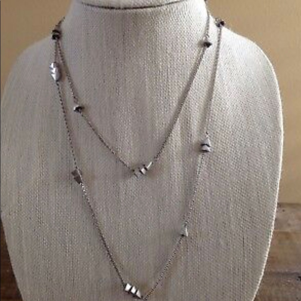 NWT BCBG Silver Arrow Necklace